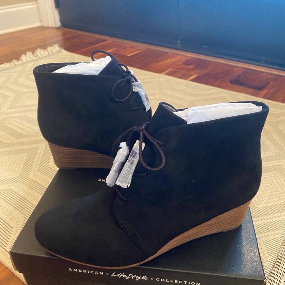 Dr. Scholl's Black Ankle Booties with Brown Wedge